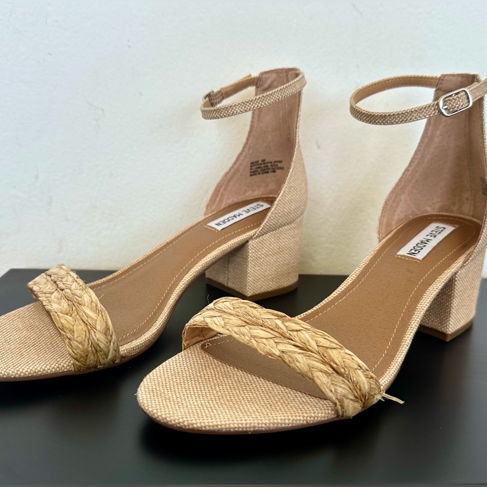 NWOT Steve Madden Irenee Sandals